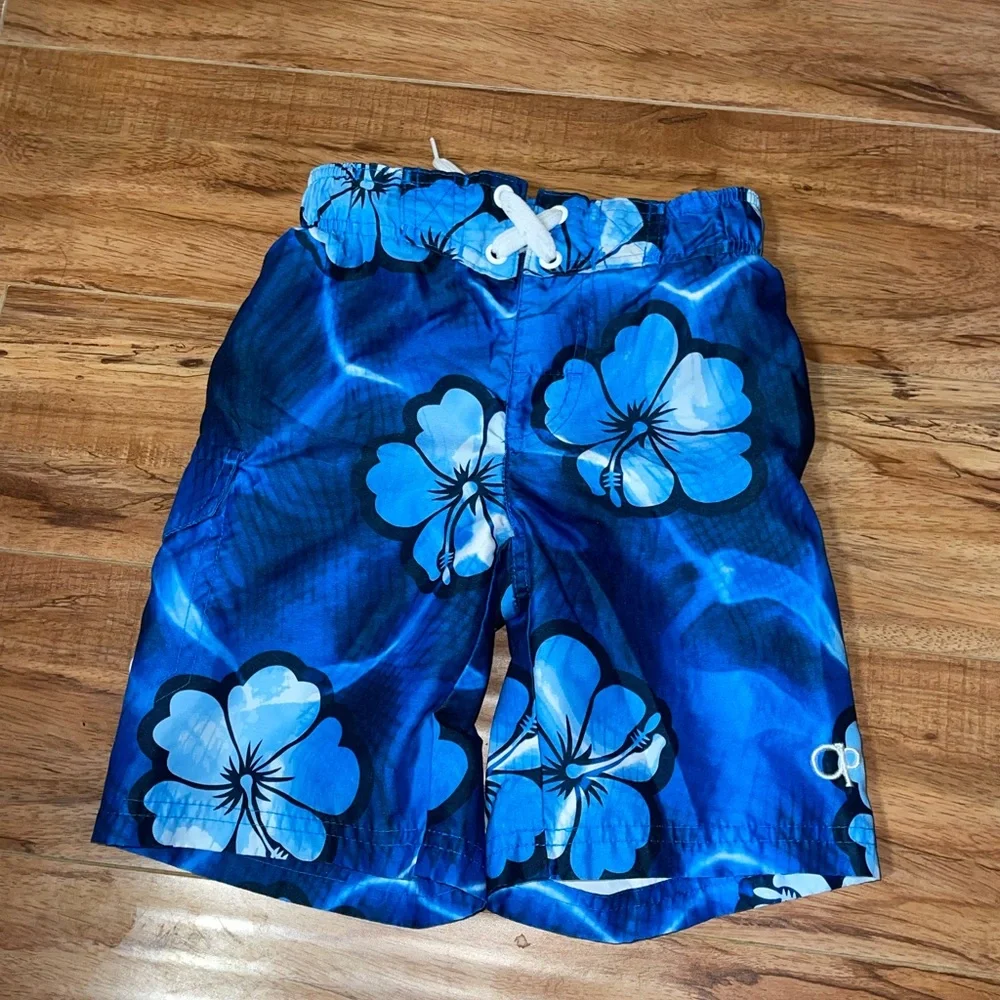 Kids swim shorts bundle of 2 sz 4T‎ & 5/6